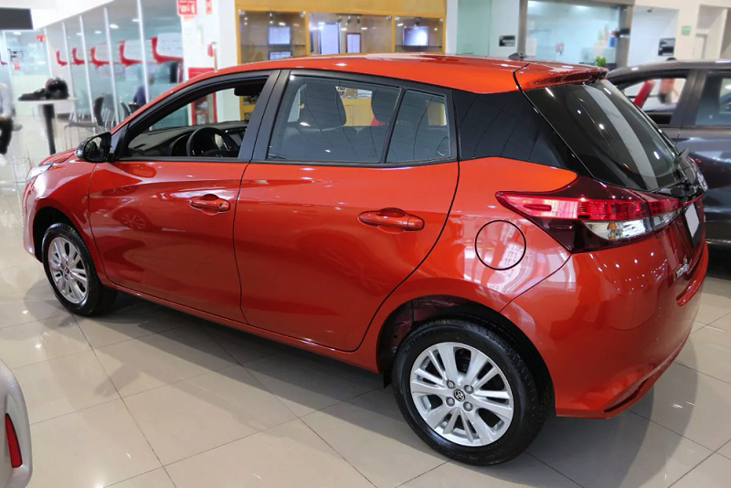 toyota yaris 2022 hatchback red