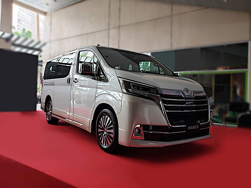 Тойота минивэн Hiace 2020