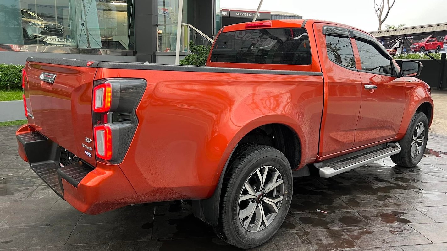 D-MAX 3.0 Ddi V-Cross 4X4 A/T - Isuzu Botswana