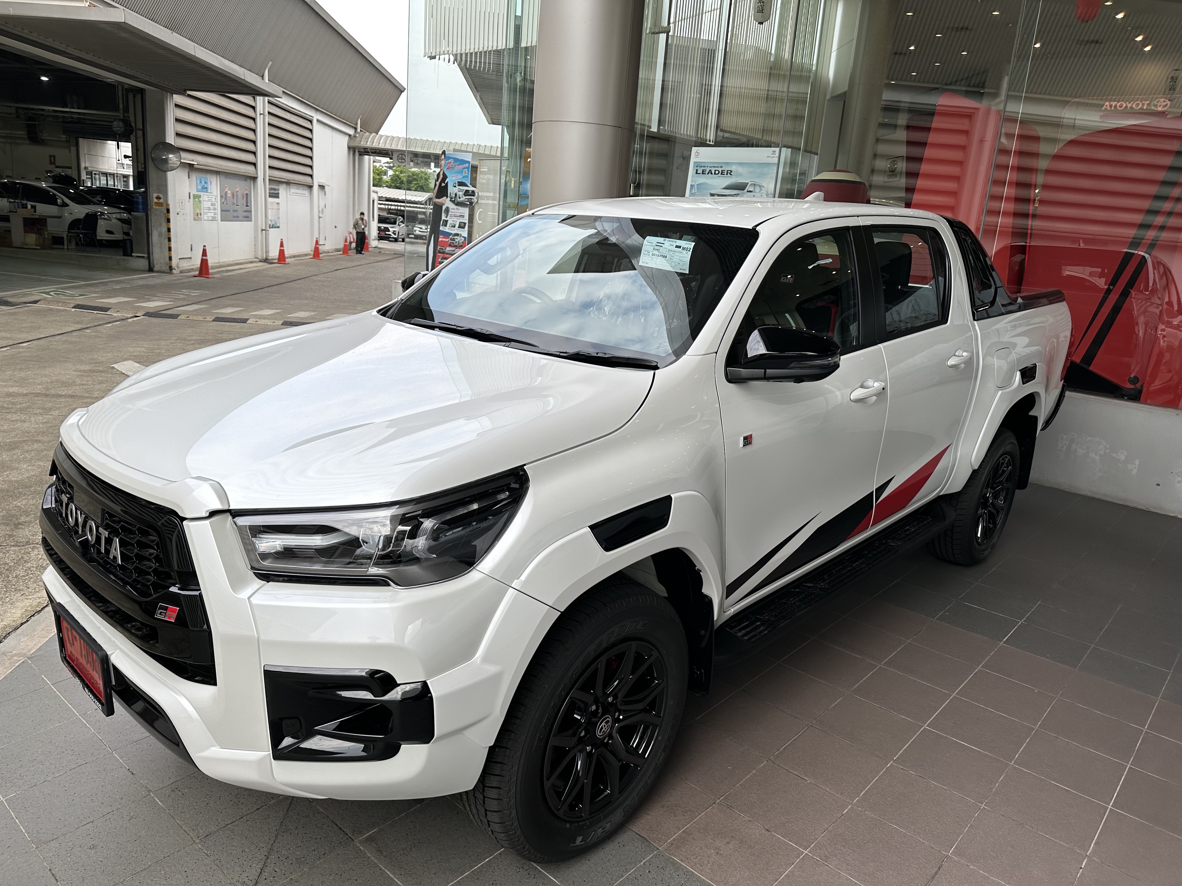 2023 Toyota Hilux Revo Double Cab GR Sport 2.8L Diesel 4WD AT
